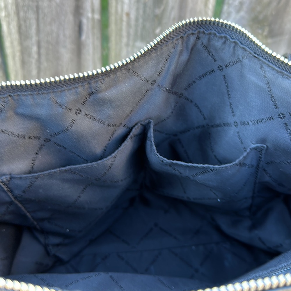 👛 Like New Michael Kors large tote - Picture 6 of 6